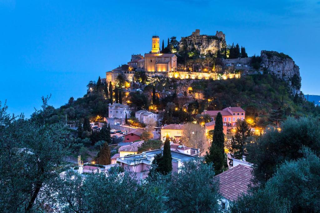 Studio Tout Confort Avec Parking Et Terrasse A Eze Village エクステリア 写真