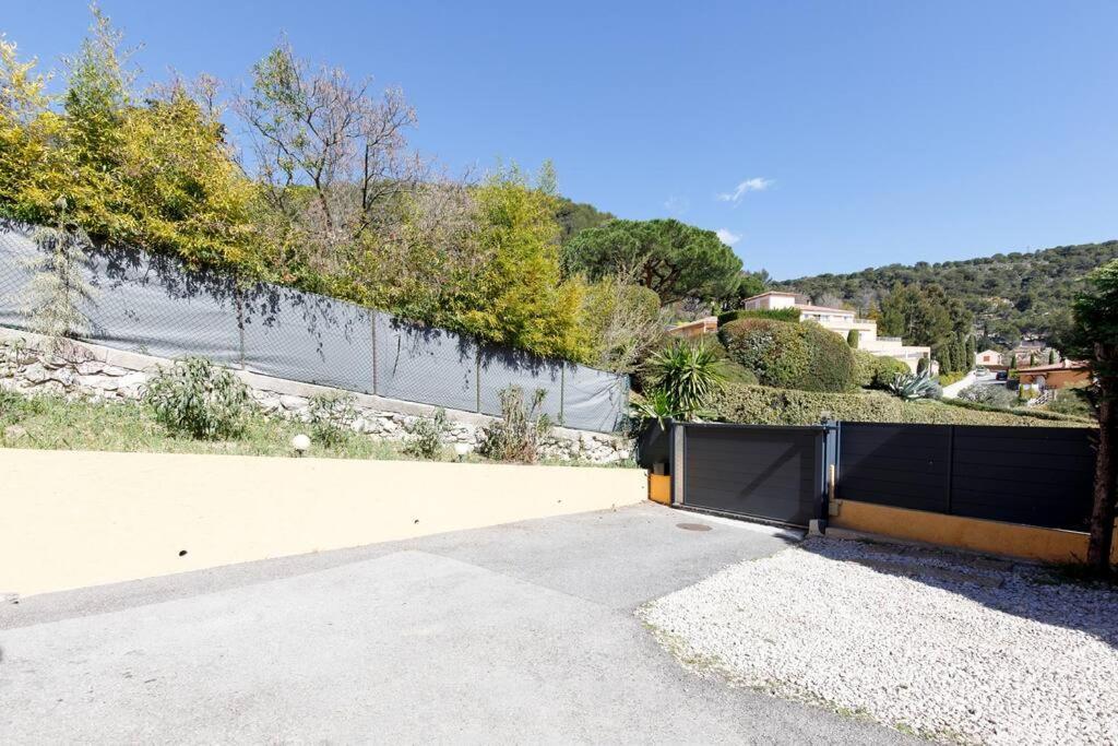 Studio Tout Confort Avec Parking Et Terrasse A Eze Village エクステリア 写真